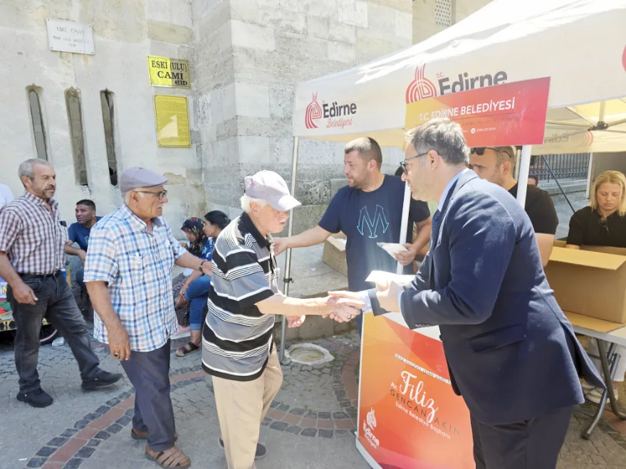 Edirne Belediyesi’nden aşure ikramı