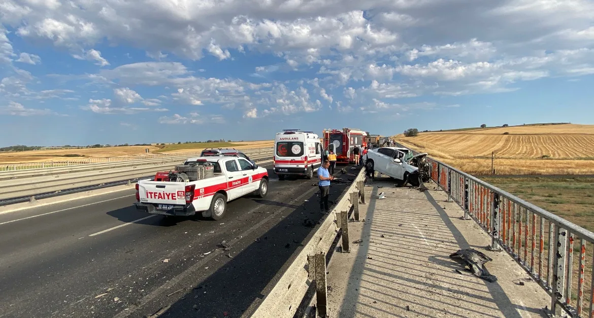 Tekirdağ’da kamyona çarpan otomobilin sürücüsü hayatını kaybetti