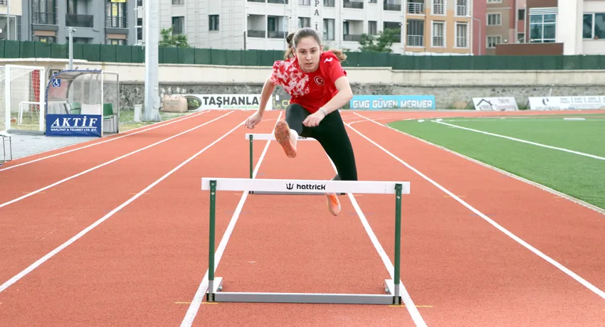 Ayşe Nazlı Aydın, tekvandoyu bırakıp geçtiği atletizmde 50 madalya kazandı