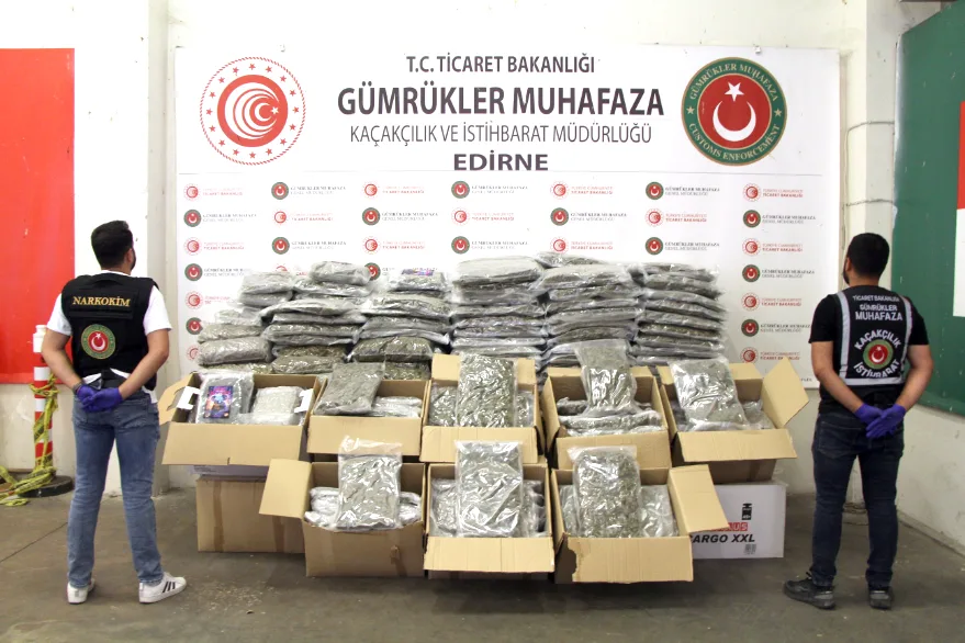 Sınır kapılarında zehir tacirlerine darbe