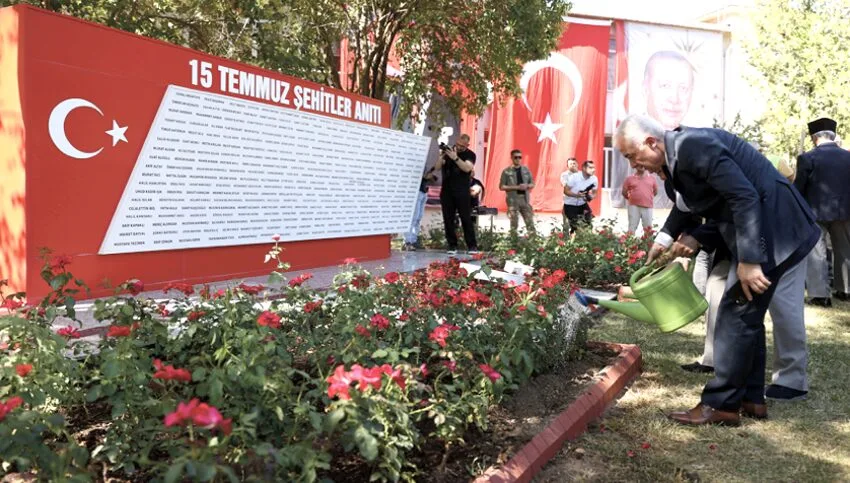 Kırklareli’nde 15 Temmuz şehitleri anısına 253 gül fidanı dikildi