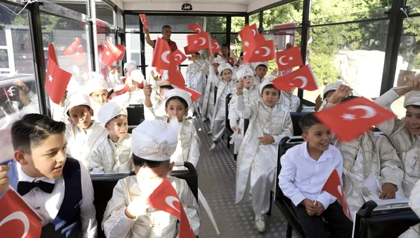 Edirne’de Vakıflar Bölge Müdürlüğünce sünnet şöleni düzenlendi