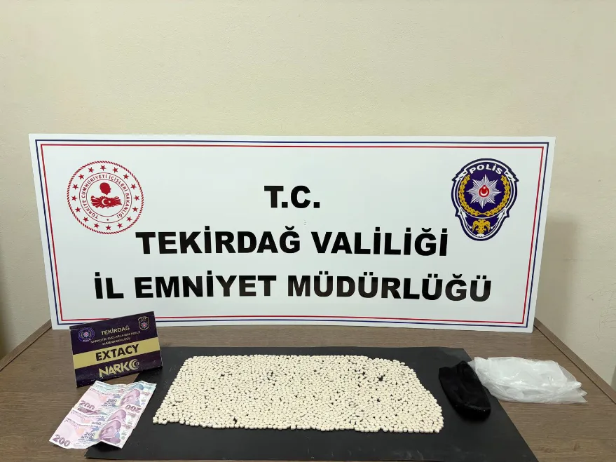 Tekirdağ’da 2 bin 474 sentetik ecza hapı ele geçirildi