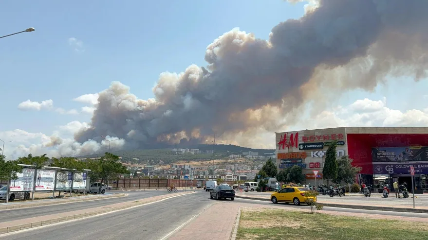 Çanakkale’de alevlerle mücadele sürüyor: ÇOMÜ Terzioğlu Kampüsü boşaltıldı