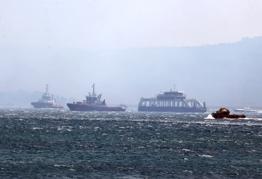 Çanakkale’deki yangında mahsur kalan 84 kişi tahliye edildi