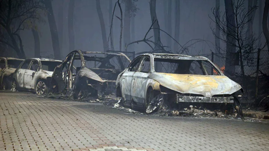 AA 20250811 38801670 38801665 CANAKKALEDE CIKAN ORMAN YANGININA MUDAHALE EDILIYOR - Çanakkale alev alev: Yangına müdahale sürüyor