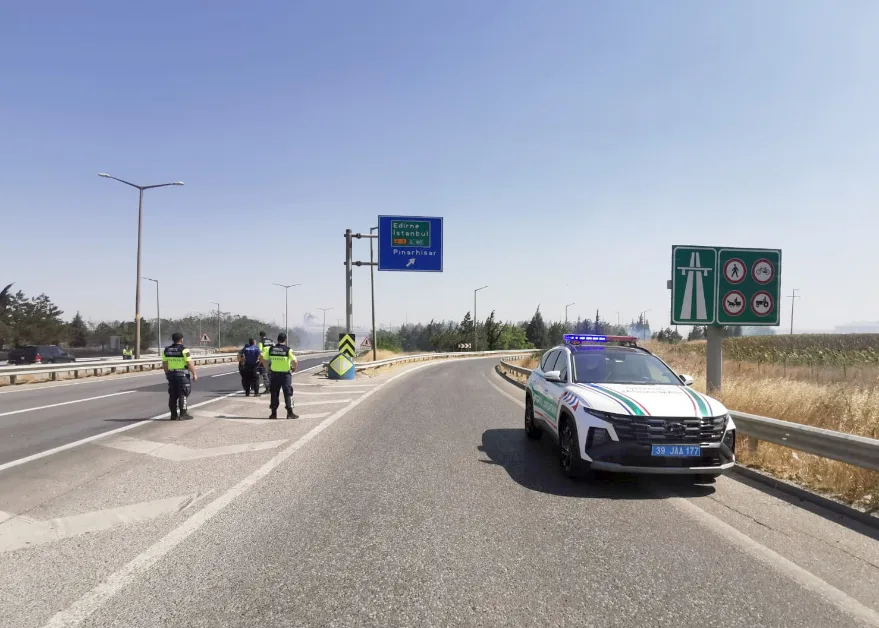 Kırklareli’nde yangın nedeniyle Avrupa Otoyolu kapatıldı