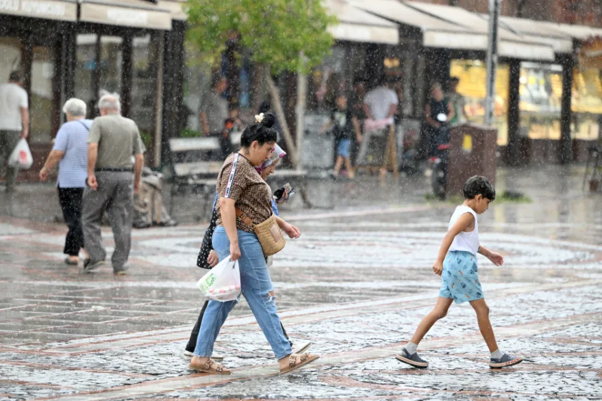 Edirne’de gök gürültülü sağanak etkili oldu