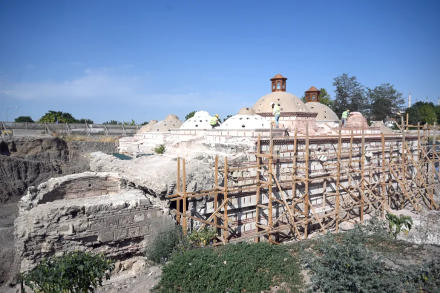 Edirne’deki tarihi hamamda restorasyon çalışmaları sürüyor