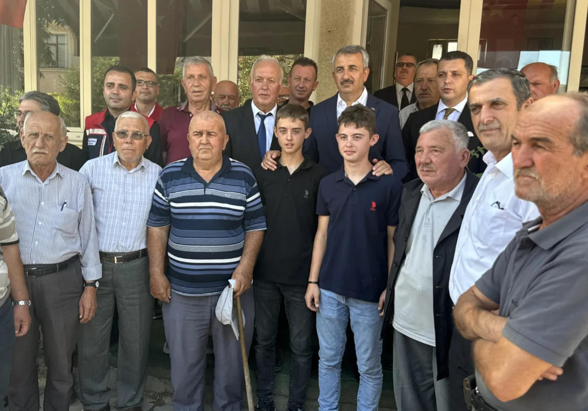 AA 20250829 38953959 38953958 KOYE GELEN VALIDEN DUVE ISTEYEN IKIZLERIN ISTEGI GERI CEVRILMEDI - Köye gelen validen düve isteyen ikizlerin isteği geri çevrilmedi