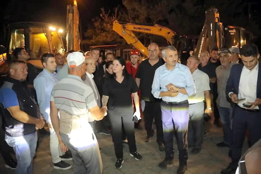 Baskan Gencan Yangin Bolgesi 2 - Başkan Gencan yangın bölgesindeydi