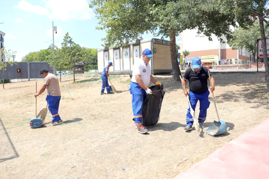 Edirne’de temizlik seferberliği parklarda devam ediyor
