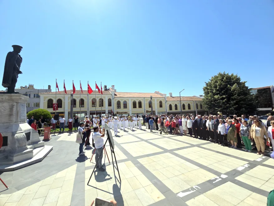 CHP’den 103’üncü yıl çelengi