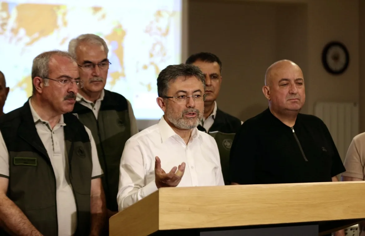 Tarım ve Orman Bakanı Yumaklı’dan, Çanakkale’deki yangınlara ilişkin açıklama