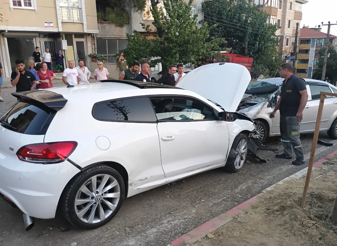 Tekirdağ’da iki otomobilin çarpıştığı kazada 5 kişi yaralandı