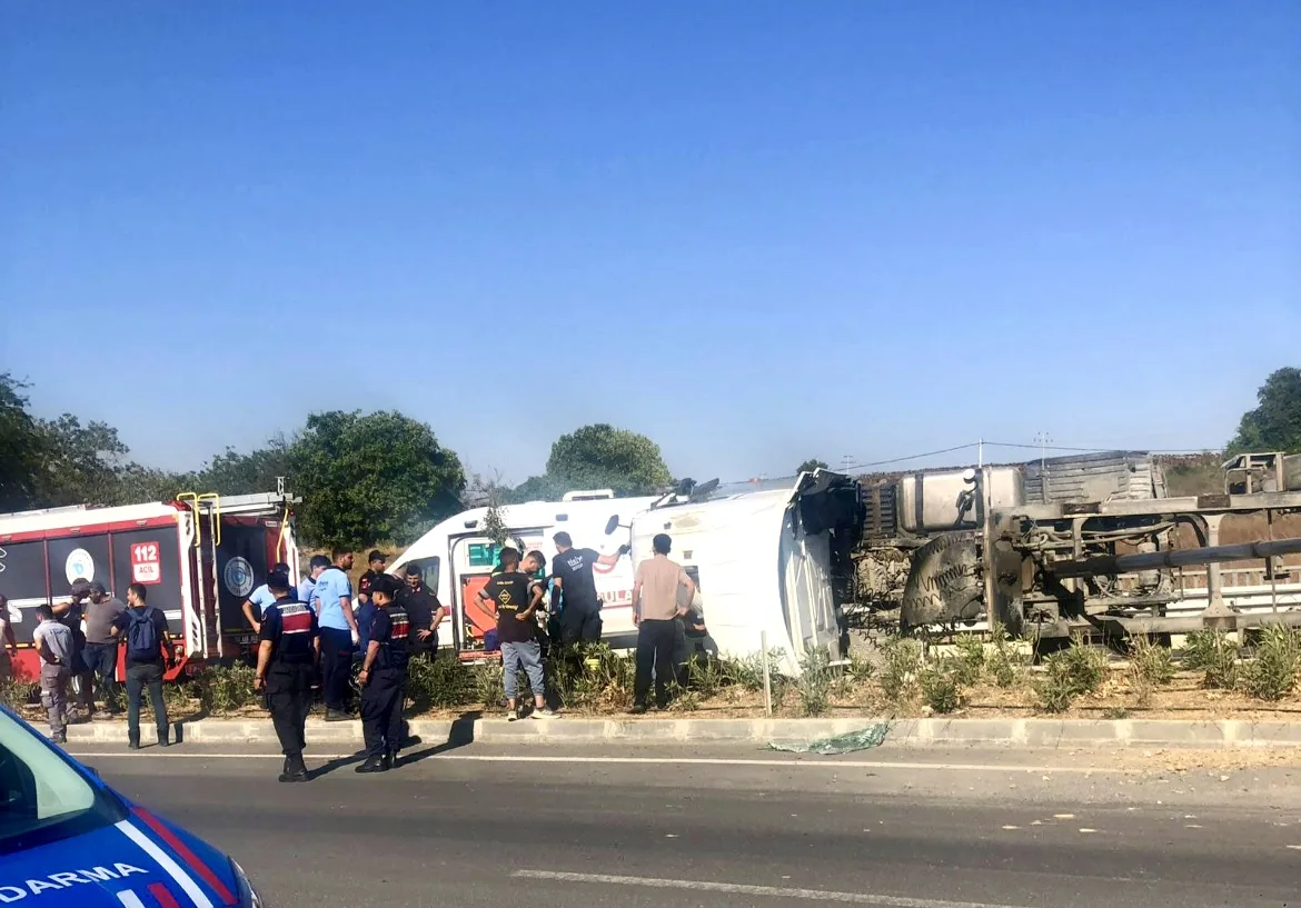 Tekirdağ’da devrilen kamyonun sürücüsü yaralandı