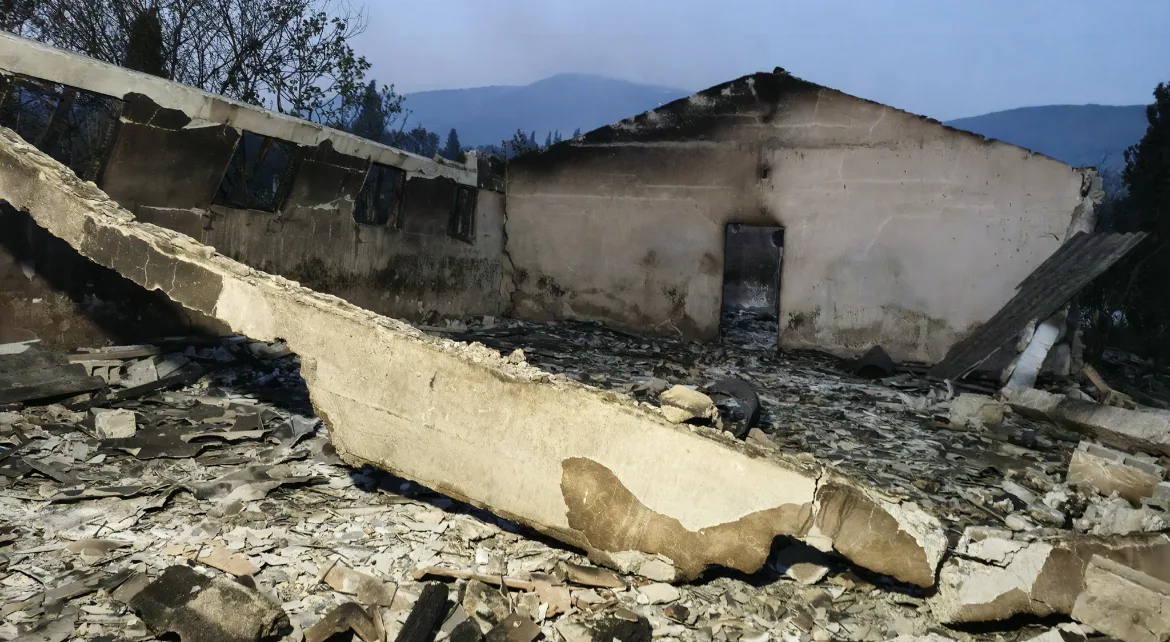 Kocaeli’de alevlerle mücadele sürüyor: 3 mahalle tahliye edildi