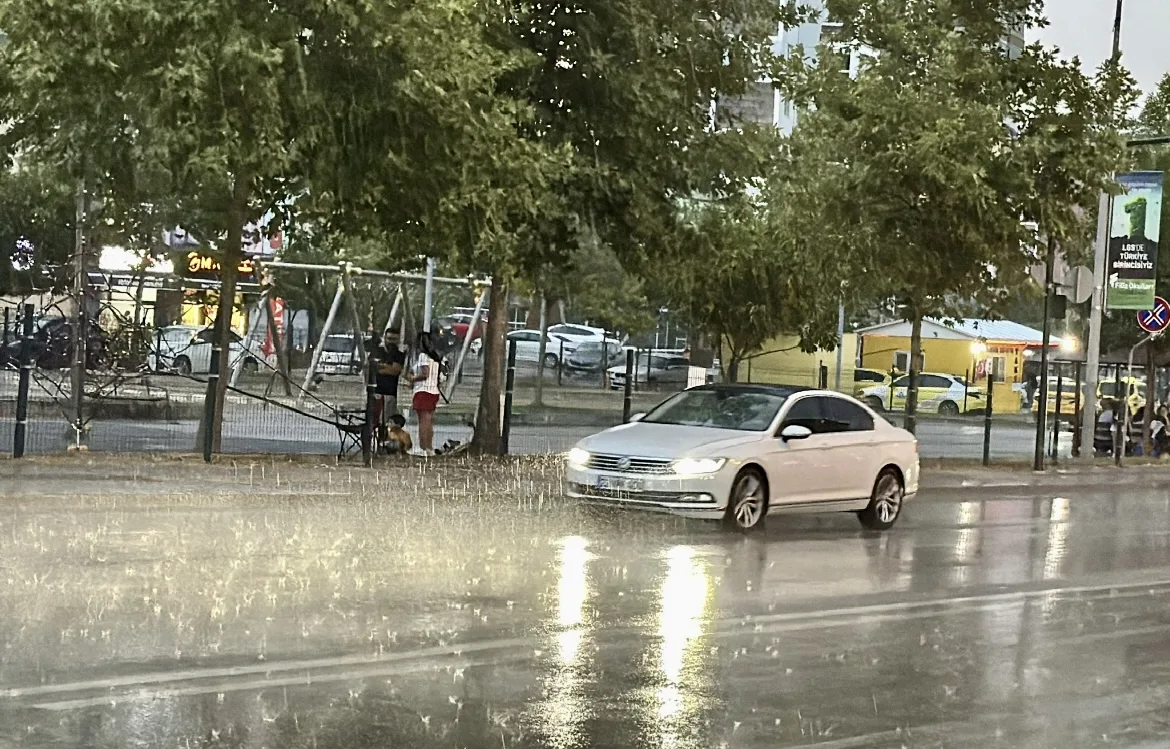 Edirne’de yağmur serinletti