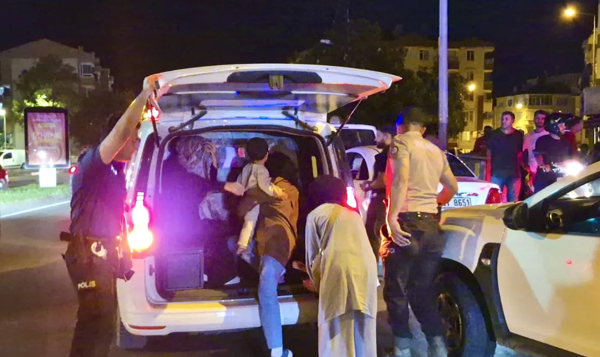 Edirne’de jandarmanın “dur” ihtarına uymayan otomobilde 6 düzensiz göçmen yakalandı