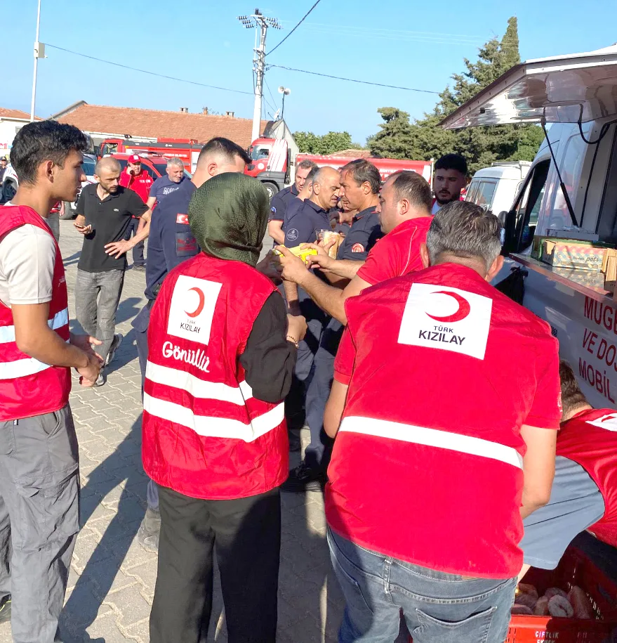 Kizilay Destek 3 - Kızılay’dan yangın bölgesine destek