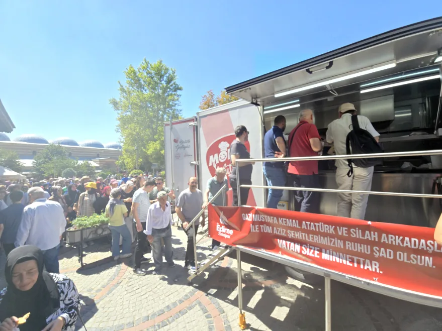 Edirne’de 30 Ağustos ruhu lokma hayrıyla yaşatıldı
