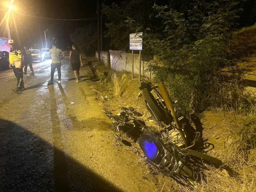 Edirne’de motosikletle elektrikli bisiklet çarpıştı: 1’i ağır 2 yaralı