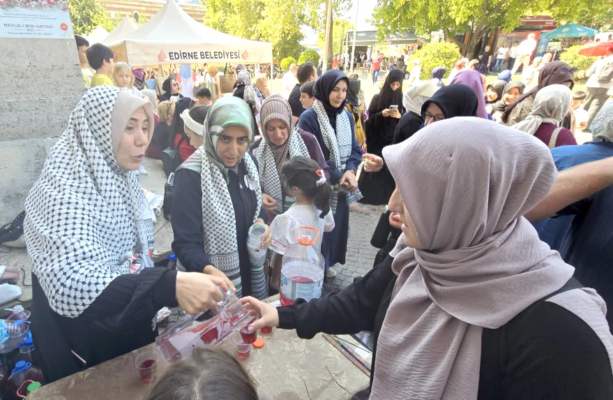 Edirnelilere mevlit şerbeti ikram edildi