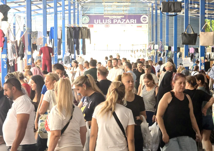 Edirneliler eğitim dönemi öncesi pazarı doldurdu