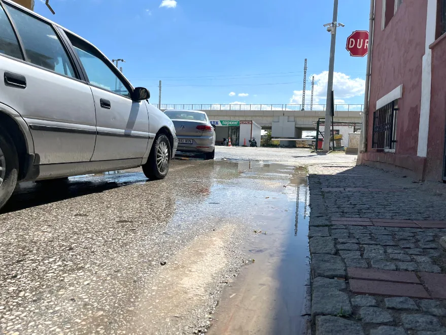 WhatsApp Image 2025 08 26 at 14.00.55 1 - Edirne’de su patlağı günlerdir onarılmıyor, tonlarca su boşa akıyor