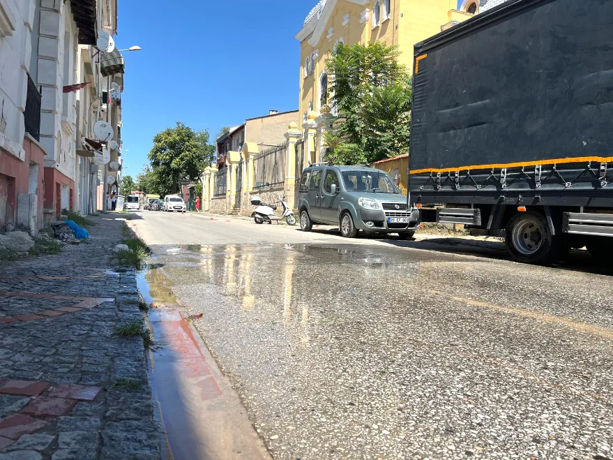 Edirne’de su patlağı günlerdir onarılmıyor, tonlarca su boşa akıyor