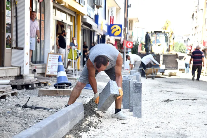 Carsi inceleme 2 - İsmet İnönü Caddesi’nde çalışmalar tüm hızıyla devam ediyor