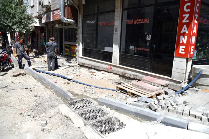 Carsi inceleme 3 - İsmet İnönü Caddesi’nde çalışmalar tüm hızıyla devam ediyor