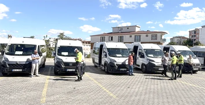 Okul servis suruculeri bilgilendirme 2 - Kırklareli’nde okul servisi sürücüleri bilgilendirildi