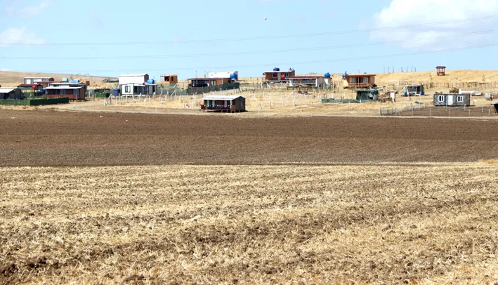 Tarim arazileri konteyner ev 2 - Tekirdağ’da çiftçiler tarım arazilerine konteyner ev konulmasına tepki gösterdi