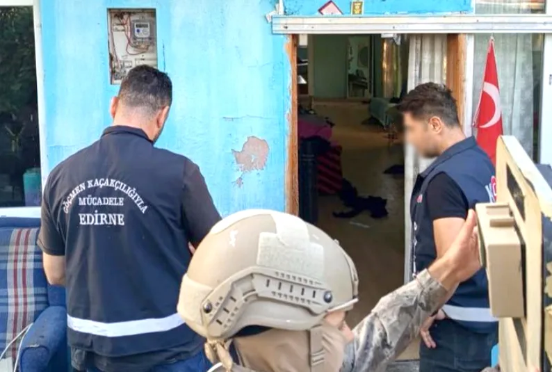 Edirne’de göçmen kaçakçısı saklandığı evde operasyonla yakalandı
