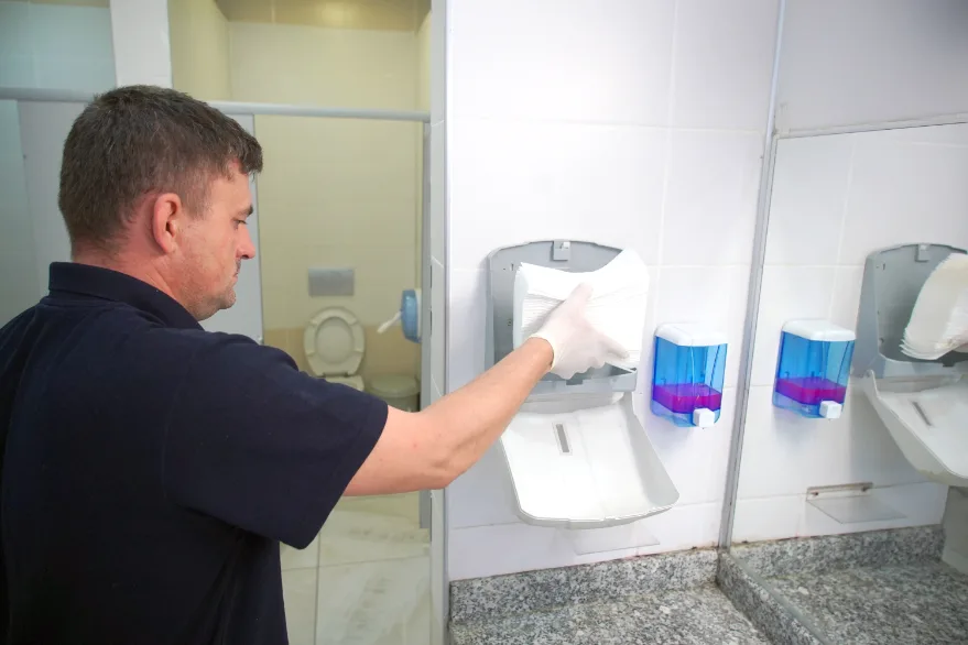 AA 20250912 39090872 39090869 EDIRNEDE HASTANE TUVALETLERINDE HIJYEN QR KOD TEMIZLIK UYGULAMASIYLA ARTIRILIYOR - Edirne Devlet Hastanesinde QR kodla temizlik dönemi