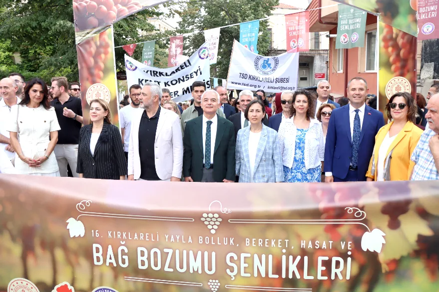 AA 20250912 39096136 39096121 KIRKLARELINDE BAG BOZUMU SENLIKLERI BASLADI - Kırklareli’nde Bağ Bozumu Şenlikleri başladı