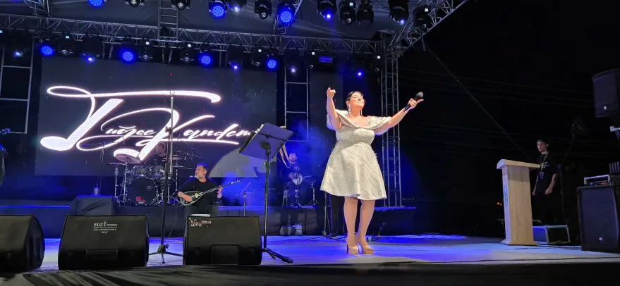 Tuğçe Kandemir İpsala’da konser verdi