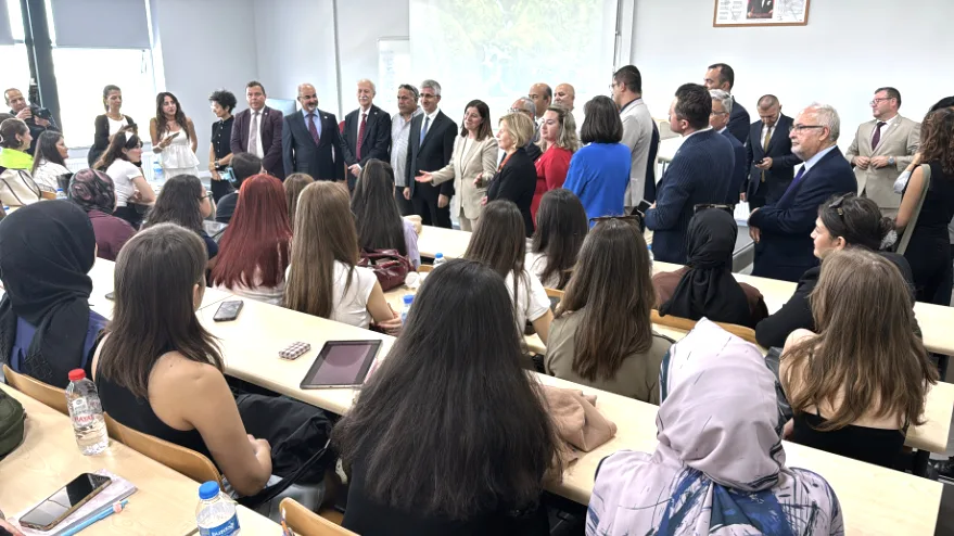 AA 20250915 39120346 39120343 TU SAGLIK BILIMLERI FAKULTESINDE YENI YAPILAN AMFILER DUZENLENEN TORENLE ACILDI - TÜ Sağlık Bilimleri Fakültesi’nin yeni amfileri törenle açıldı
