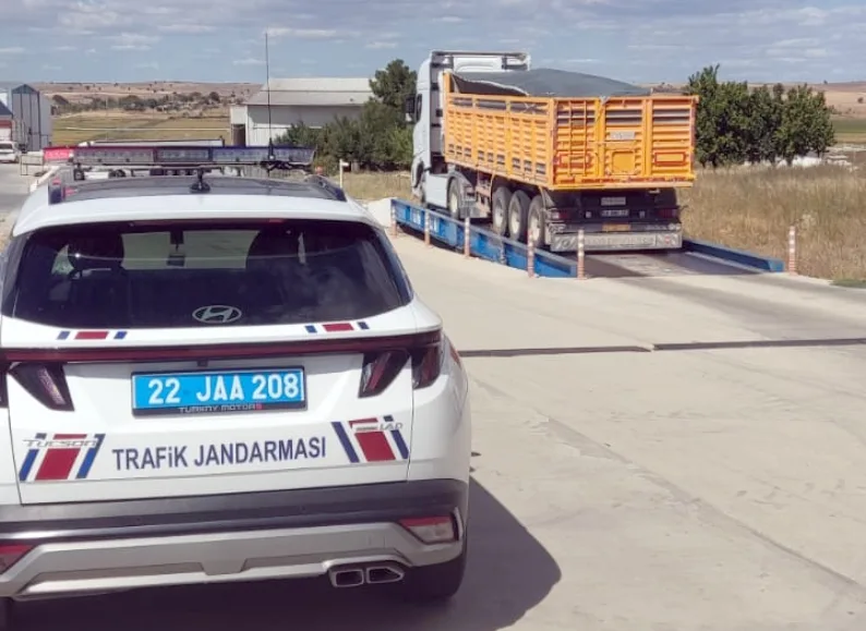 Edirne’de taşıma sınırını aşan kamyon sürücülerine 50 bin 938 lira ceza