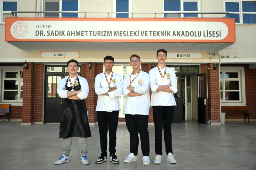 Edirneli genç aşçı adayları madalyalarla döndü