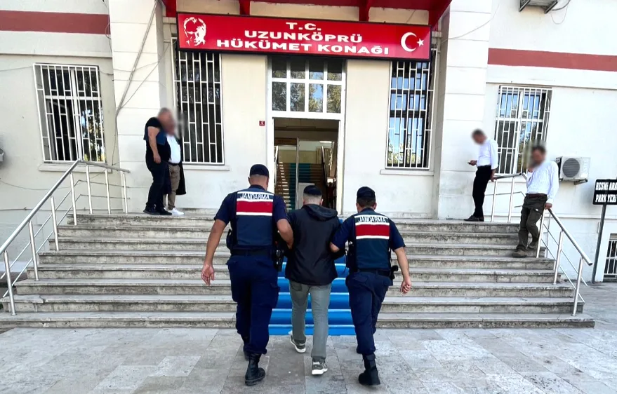 Yurt dışına kaçmaya çalışırken yakalanan 2 kişiden biri tutuklandı