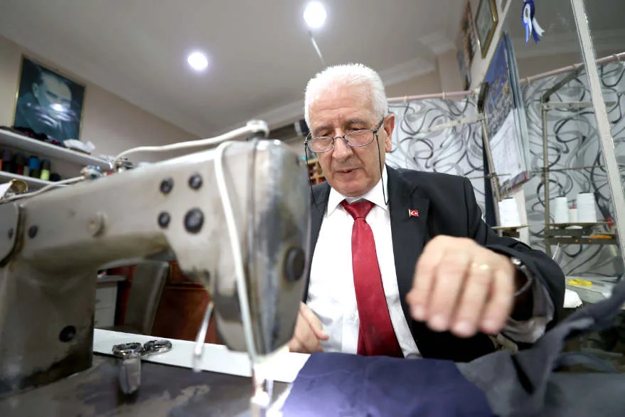 Kırklarelili terzi yarım asırdan fazladır elinden iğne ve ipliği düşürmüyor
