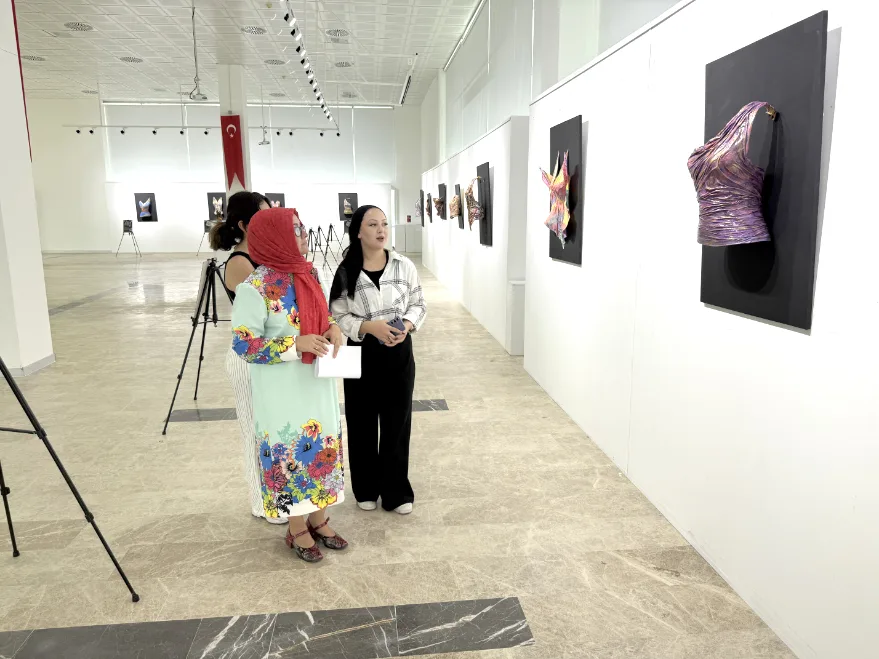Türk ve Altay mitolojisindeki güçlü kadınlar kıyafetlerle tasvir edildi
