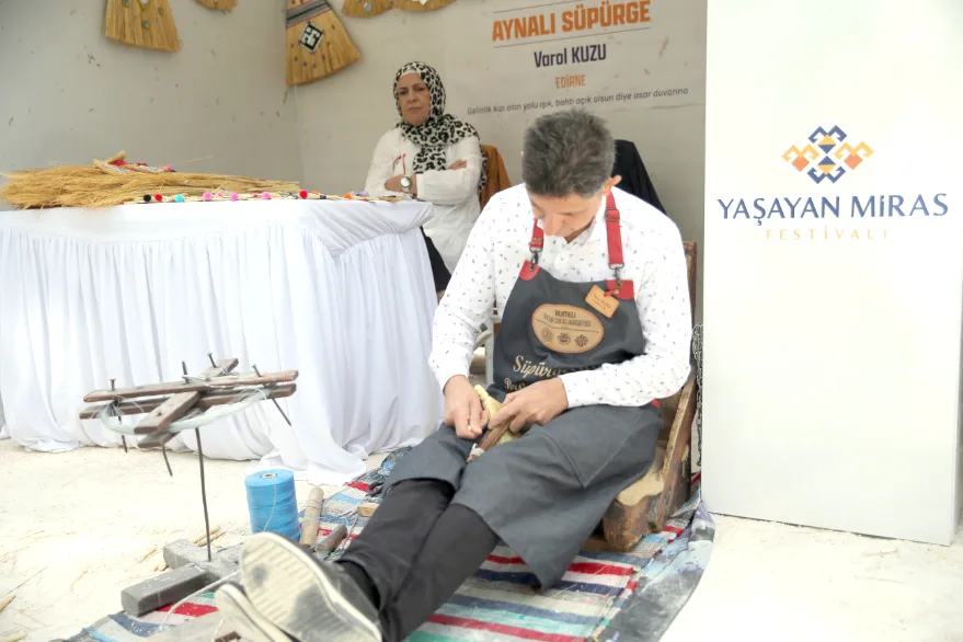 Edirneli süpürge ustaları, mesleği geleceğe taşıyacak çırak bulamıyor