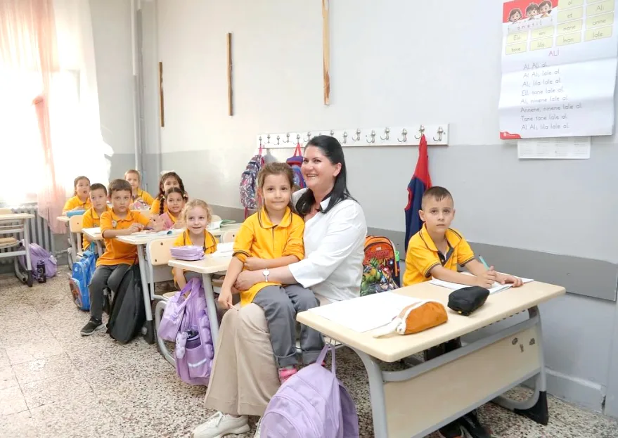 Başkan Gencan, ilkokulunda anılarını tazeledi