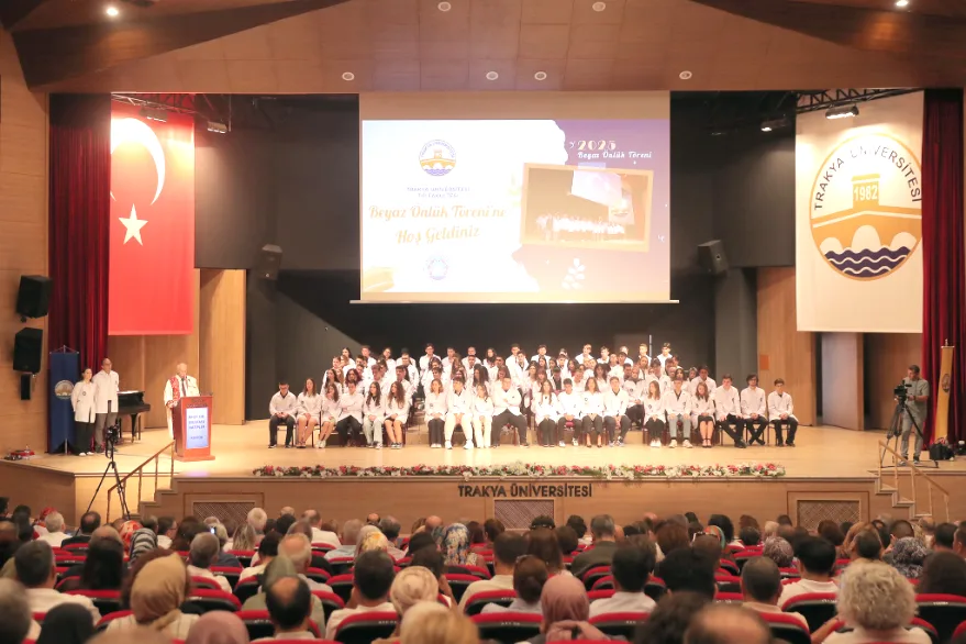Geleceğin hekimleri beyaz önlüklerini giydi
