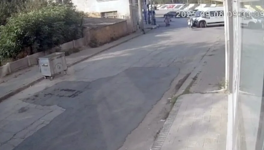 Tekirdağ’da işçi servisinin çarptığı anne ve oğlu yaralandı