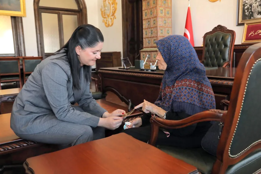 Başkan Gencan, 94 yaşındaki Cumhuriyet çınarını makamında ağırladı