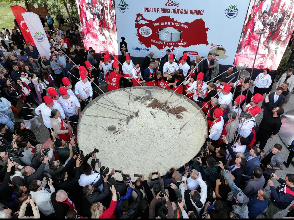 Edirne’de dev tencerede İpsala pirincinden 6 ton pilav yapıldı